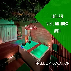 Le Balneo Jacuzzi Vieil Safranier Apartment